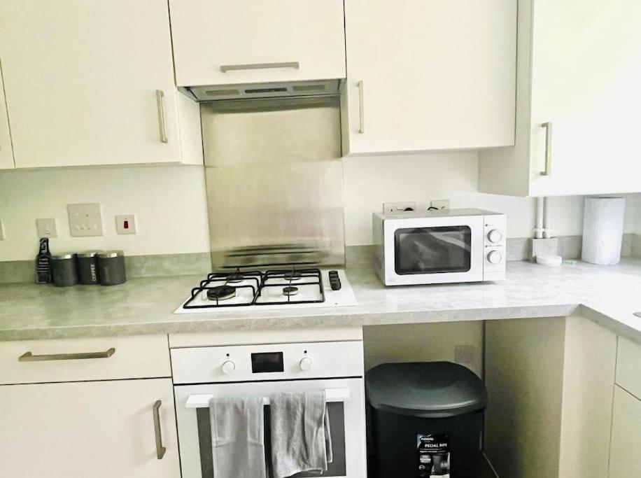 Ashford Retreat - Luxury Home With Double Parking Esterno foto