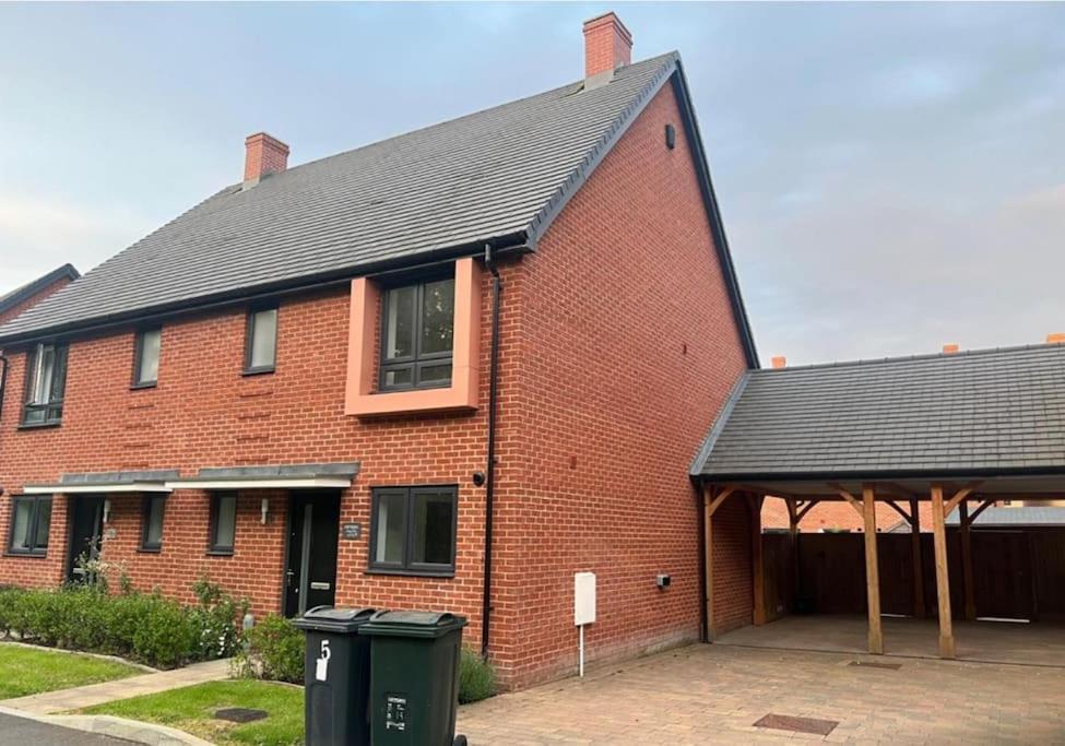 Ashford Retreat - Luxury Home With Double Parking Esterno foto